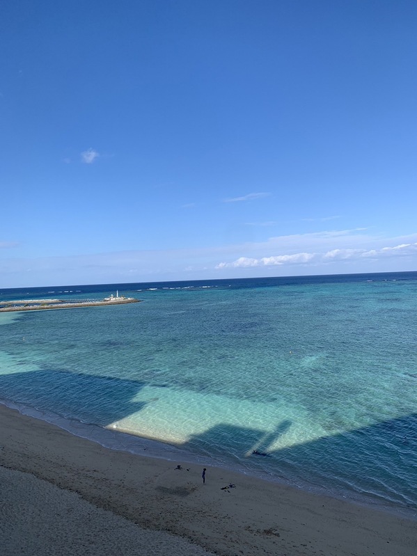 ビーチで休日を満喫　沖縄名護